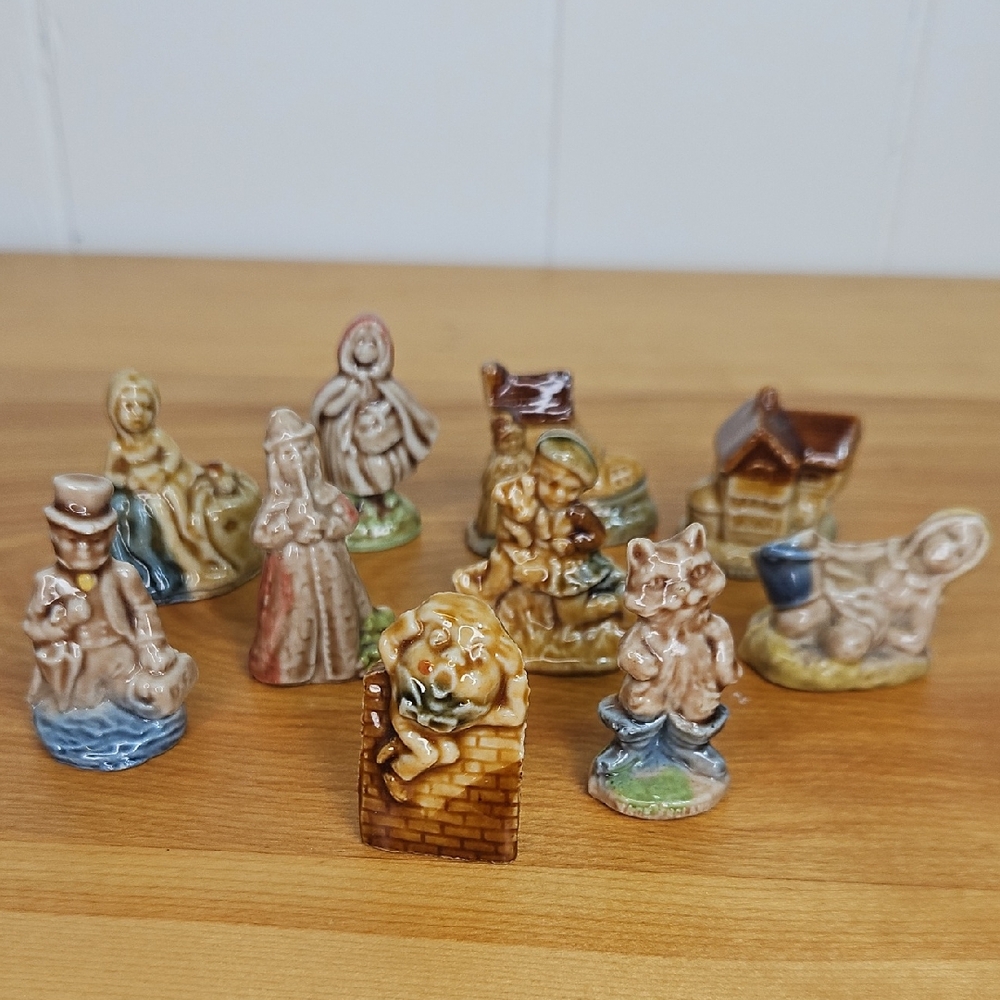 Vintage Lot Of 10 Wade Whimsies Nursery Rhyme Miniature Porcelain Figurines